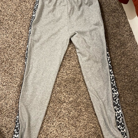 Kittenish jogger set - Picture 5 of 8